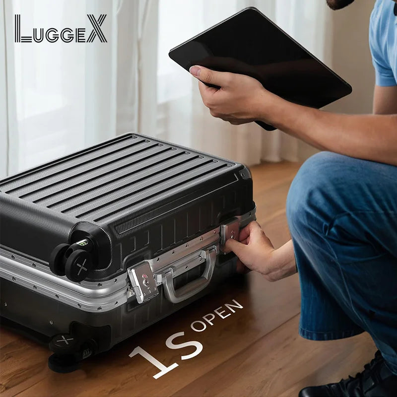 LUGGEX Luggage with Spinner Wheels 20-Inch Black Carry-On